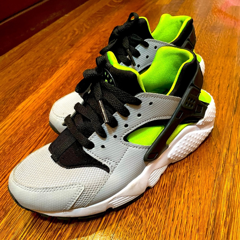 Huarache  by Nike boys size 4 sneakers